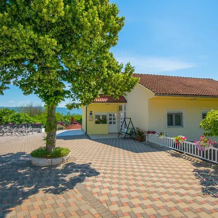 Nada Apartamento Zmijavci